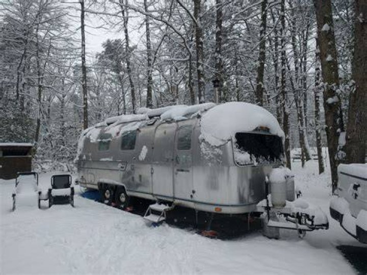 Do airstreams have window screens?