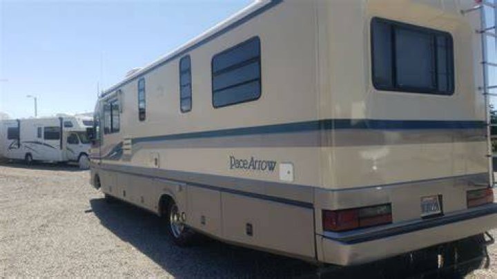 How big is a 1997 Pace Arrow motorhome?