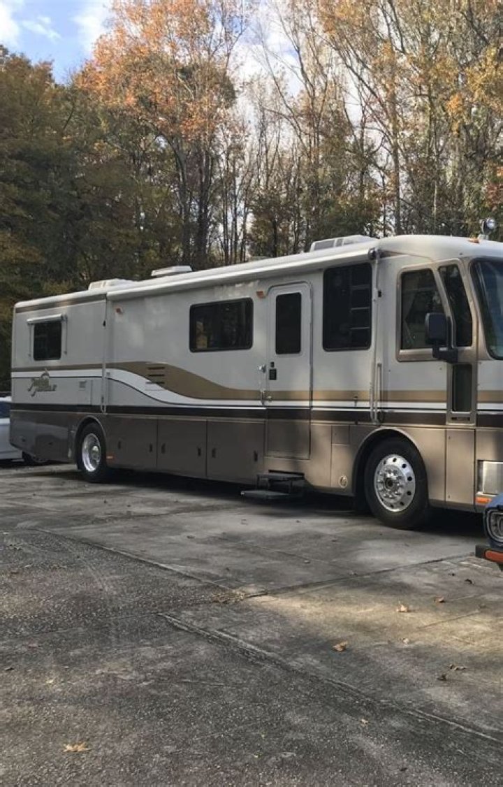 How big is a 2004 American Eagle motorhome?