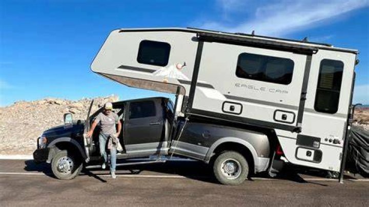 How do you get a camper slide with no power?