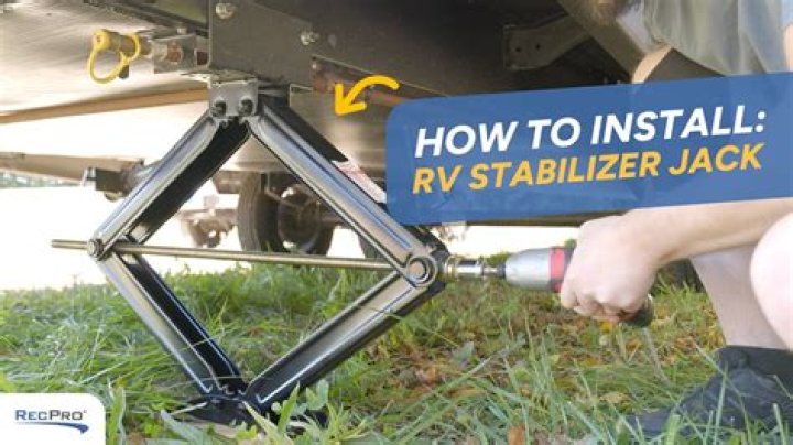 How do you manually extend a stabilizer jack?