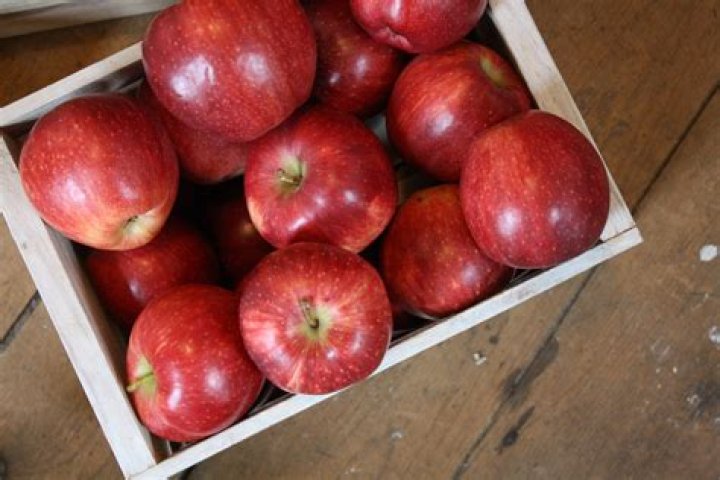 How do you pick a good red delicious apple