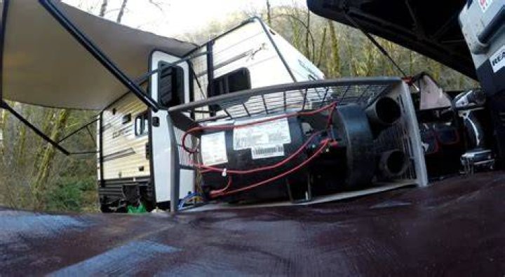 How does a suburban RV furnace work?