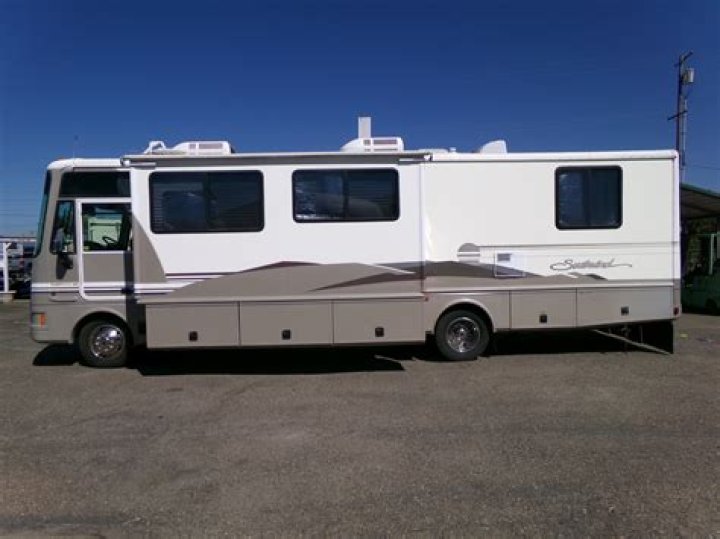 How much does a 2000 Southwind motorhome cost?