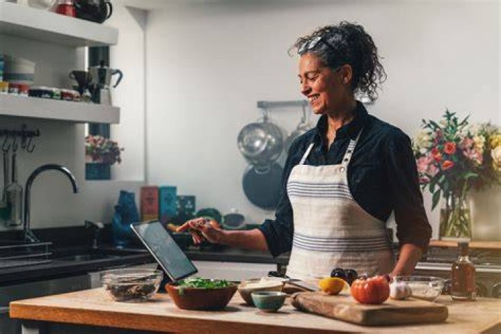 How much does a cook make at a nursing home