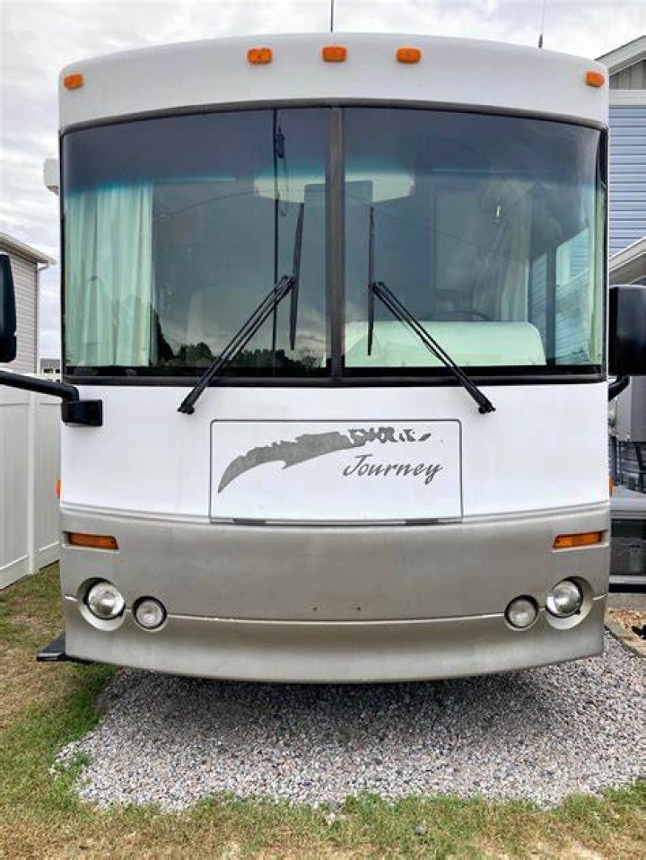 How much does a Winnebago journey 32T cost?