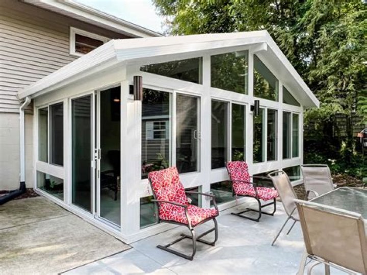 How much does it cost to convert a deck to a sunroom