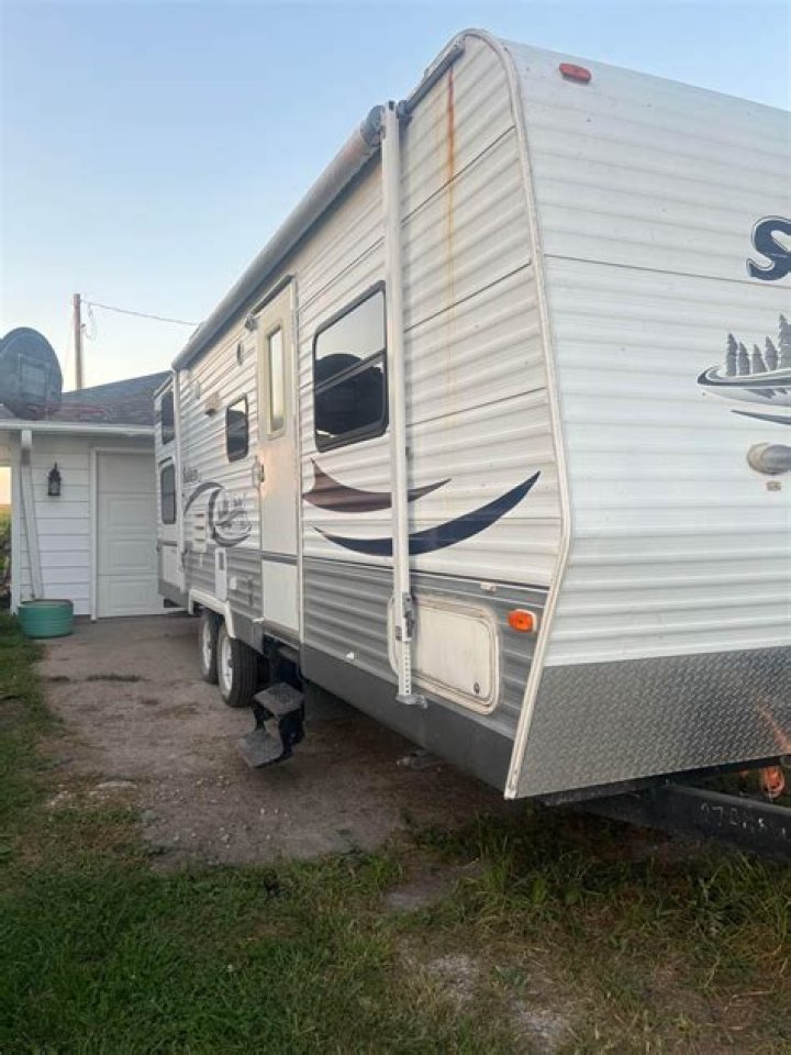 How much is a 2006 Salem camper worth?