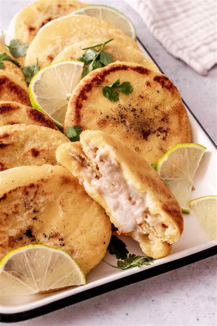 What are pupusas made of?