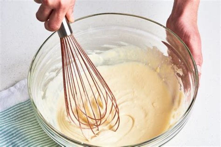 What cakes can be made from the whisking method?