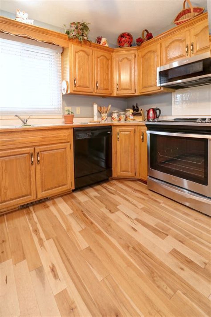 What flooring goes best with maple cabinets