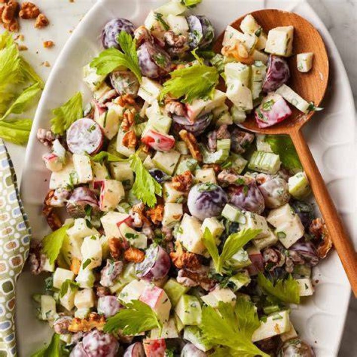 What nut does a Waldorf salad contain?