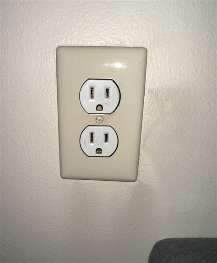 What would cause an electrical outlet not to work?
